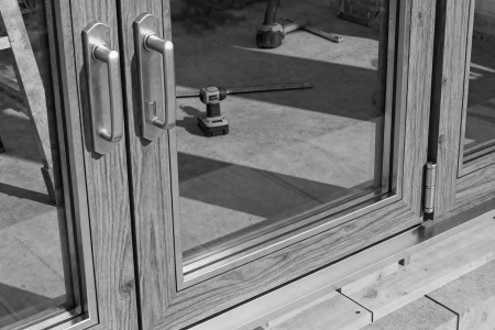 Einbau von Fenstern, Türen und Zargen