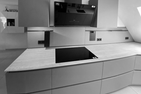 Maßgefertigte Einbauküche im Dachgeschoss