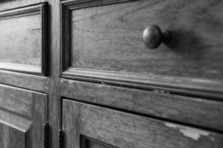 Restaurierung rustikaler Möbel und Schränke